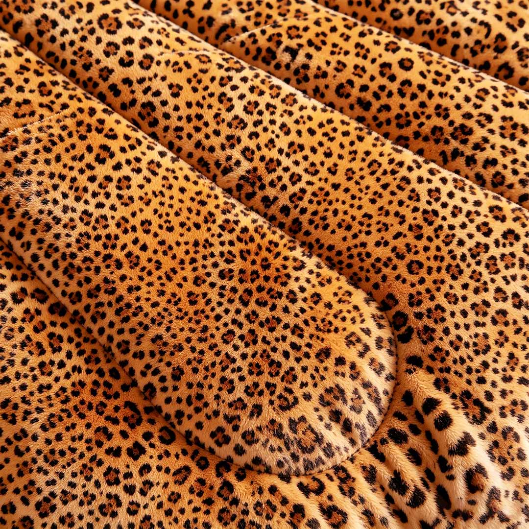 3 Pieces Soft Leopard Print Plush Comforter Set for Fall & Winter