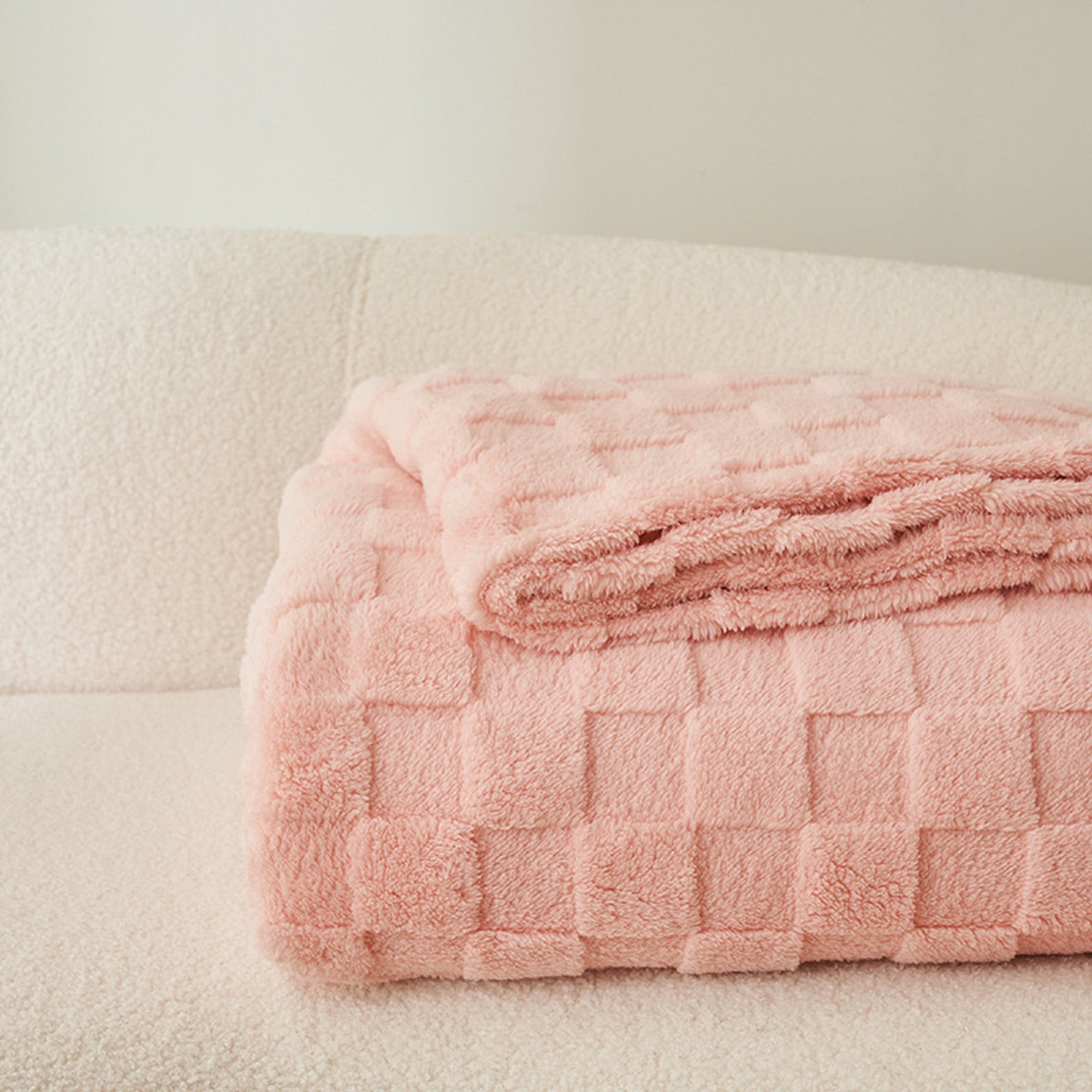 3D Carved Cloud-Soft Blanket — Luxury Throw with Pet-Friendly Durability