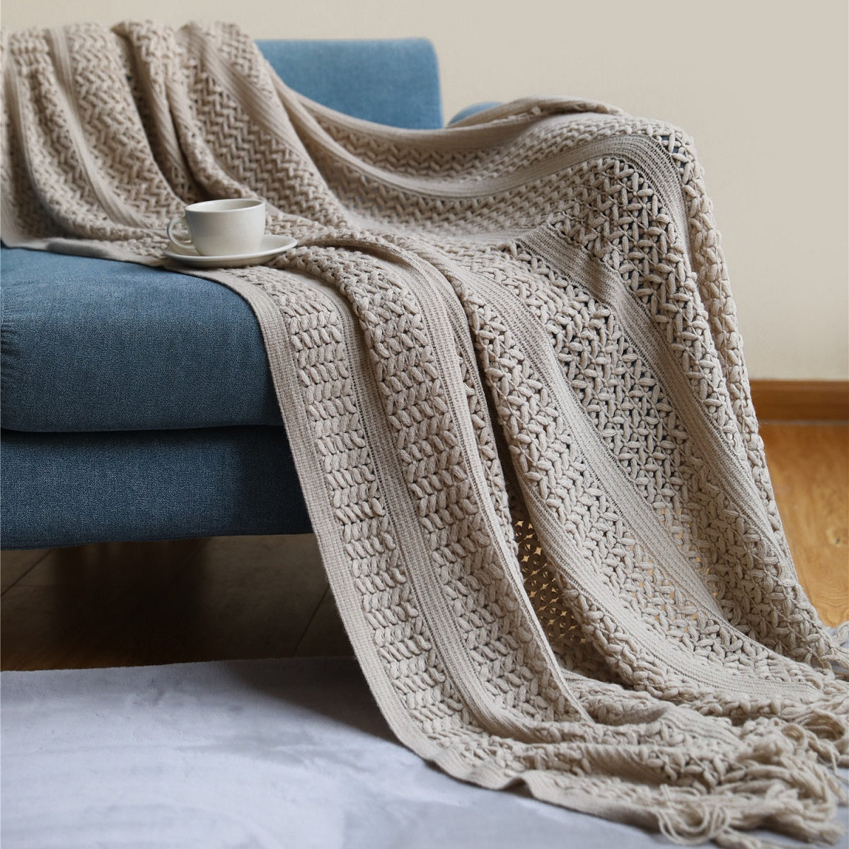 Soft Cable-Knit Throw Blanket with Fringe Tassels