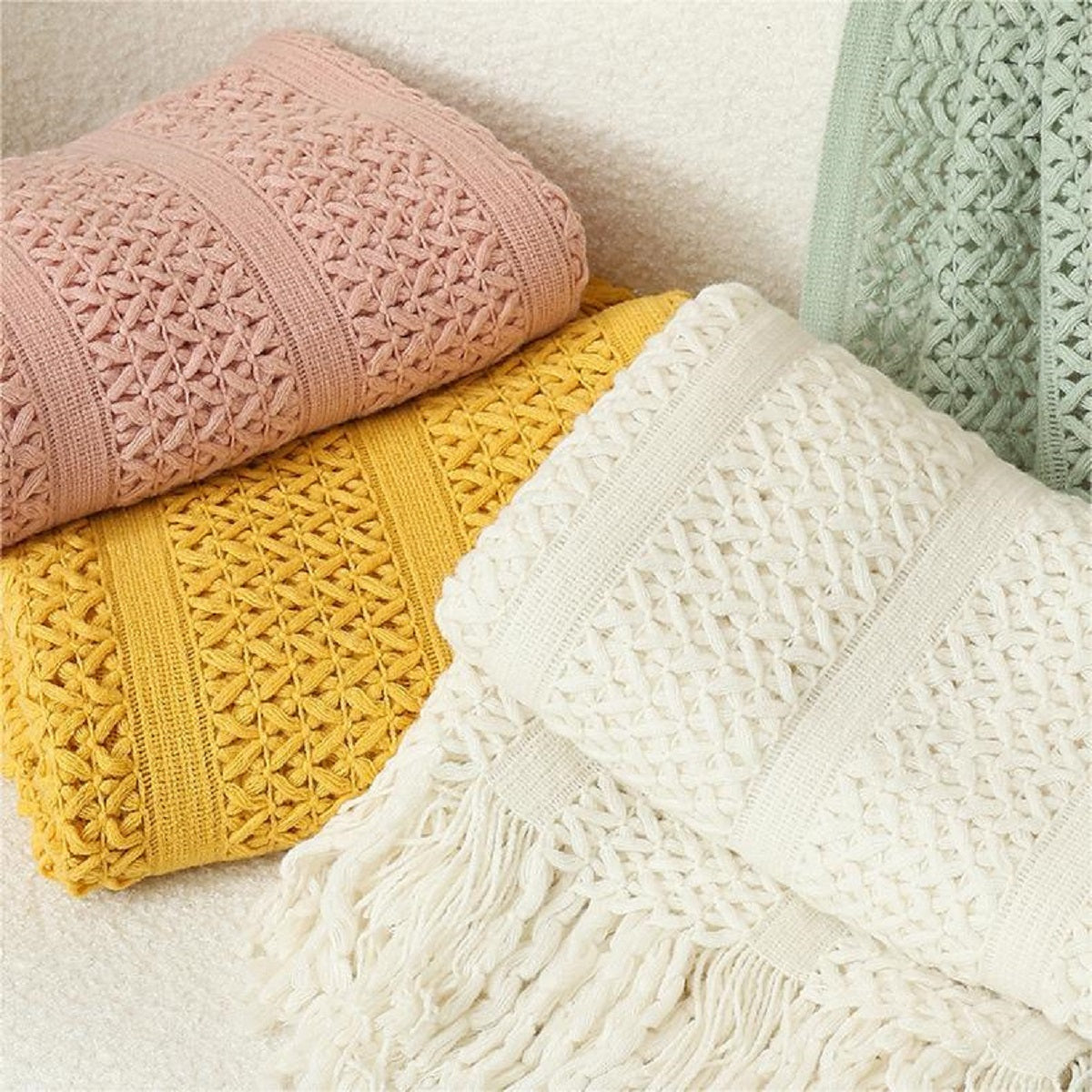 Soft Cable-Knit Throw Blanket with Fringe Tassels