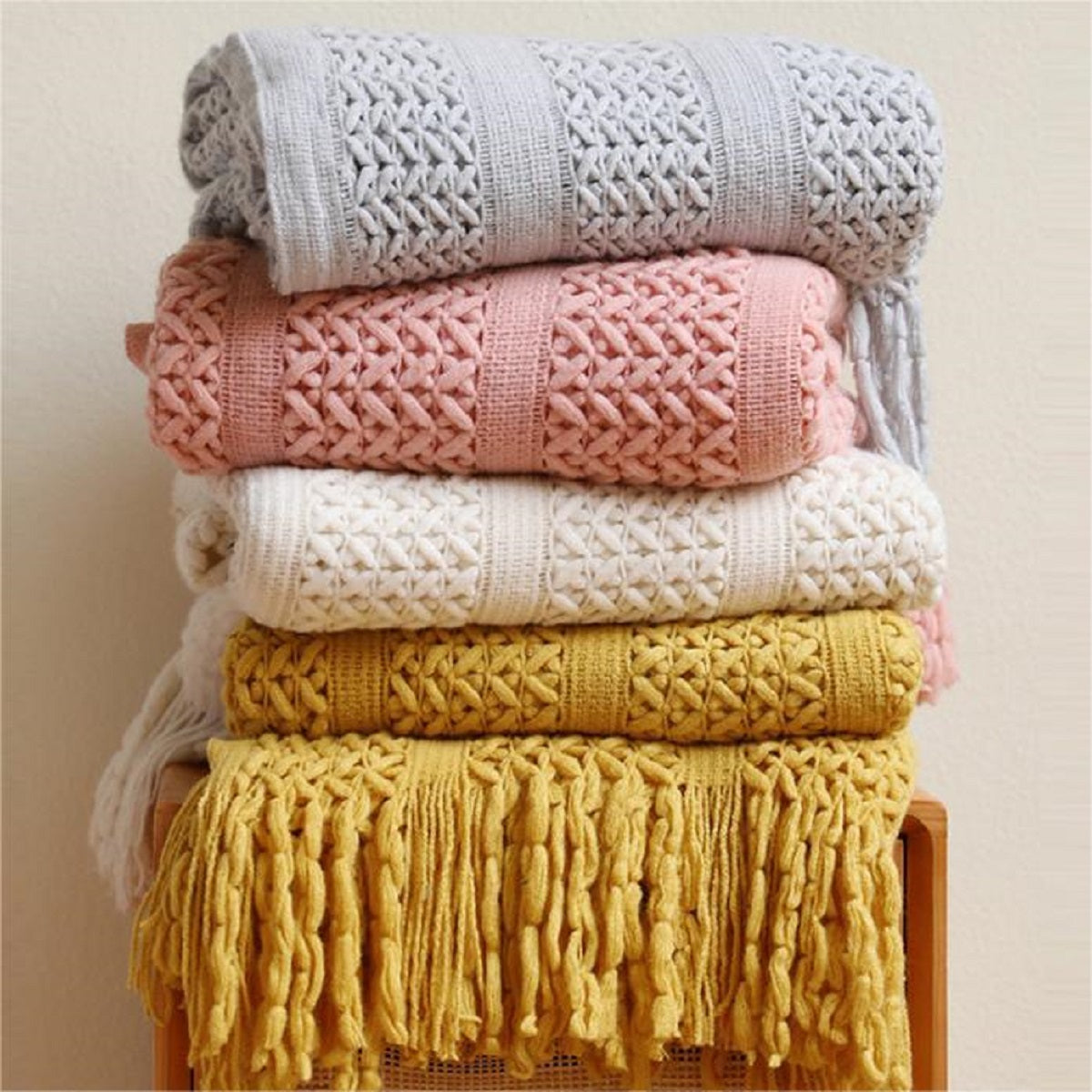 Soft Cable-Knit Throw Blanket with Fringe Tassels