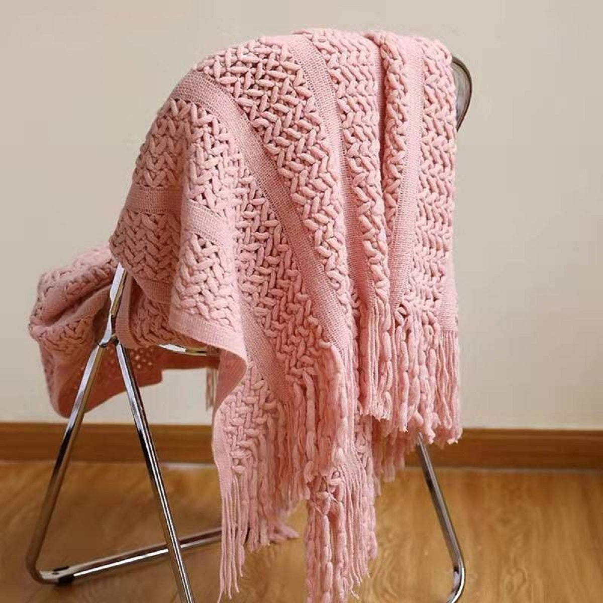Soft Cable-Knit Throw Blanket with Fringe Tassels