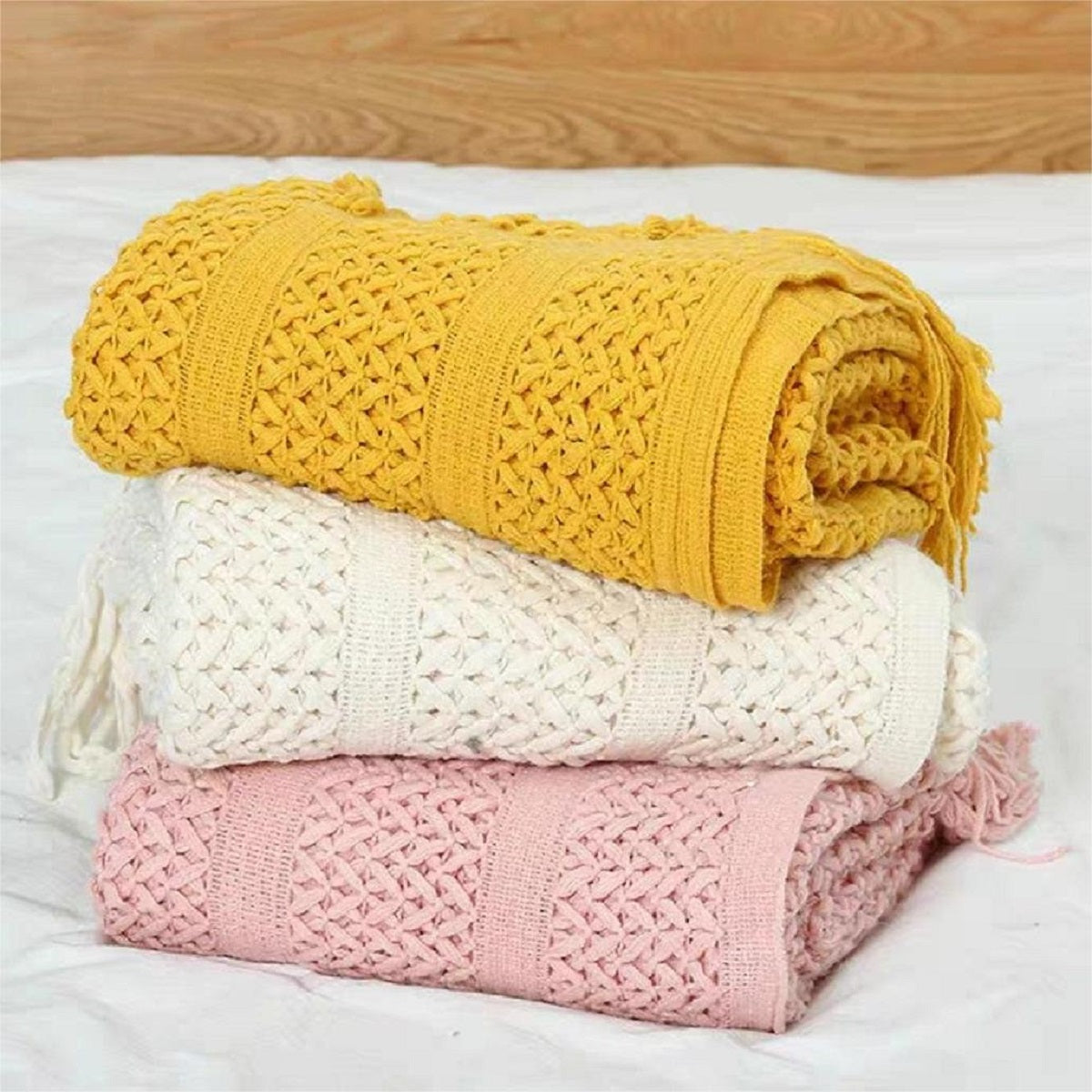 Soft Cable-Knit Throw Blanket with Fringe Tassels