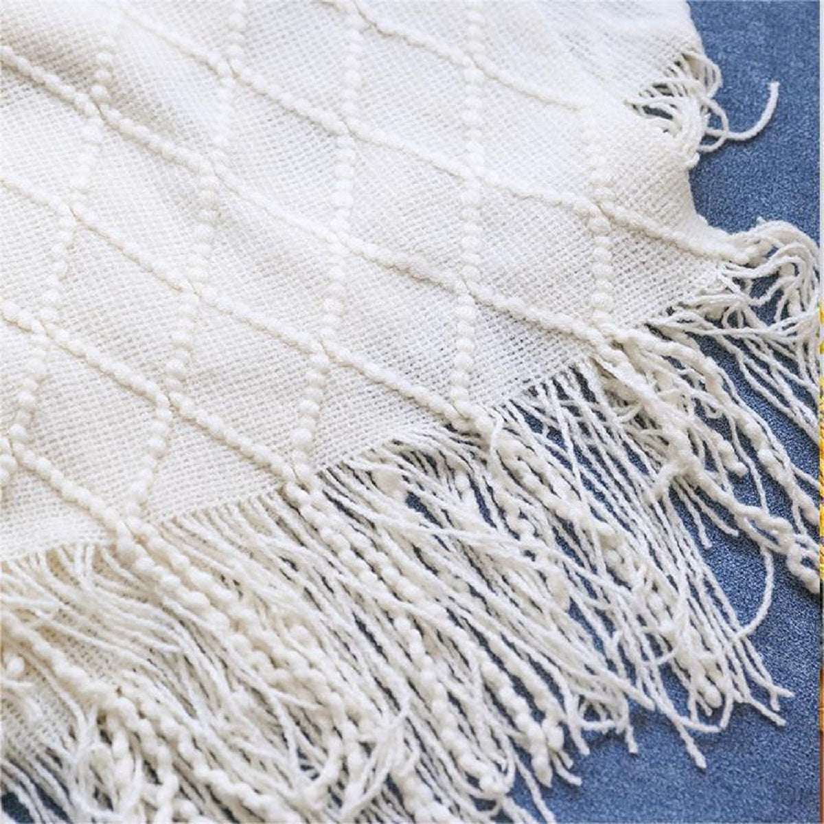 Textured Diamond Knitted Throw Blanket with Fringe Tassels