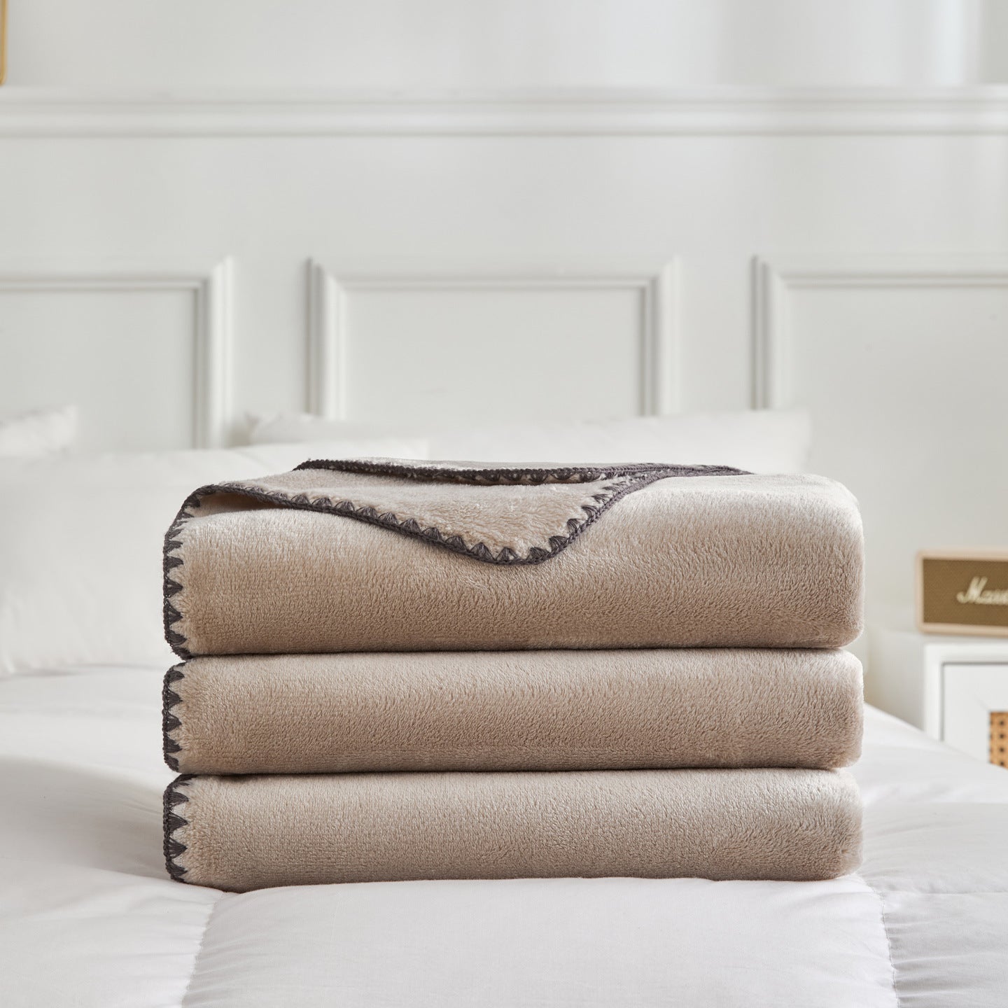 Soft Flannel Throw Blanket for Sofa & Bed Comfort