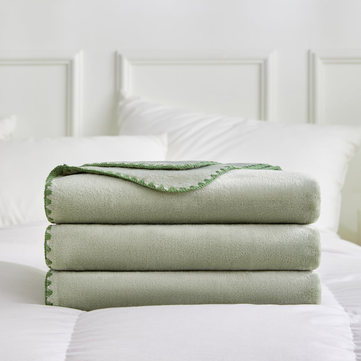 Soft Flannel Throw Blanket for Sofa & Bed Comfort