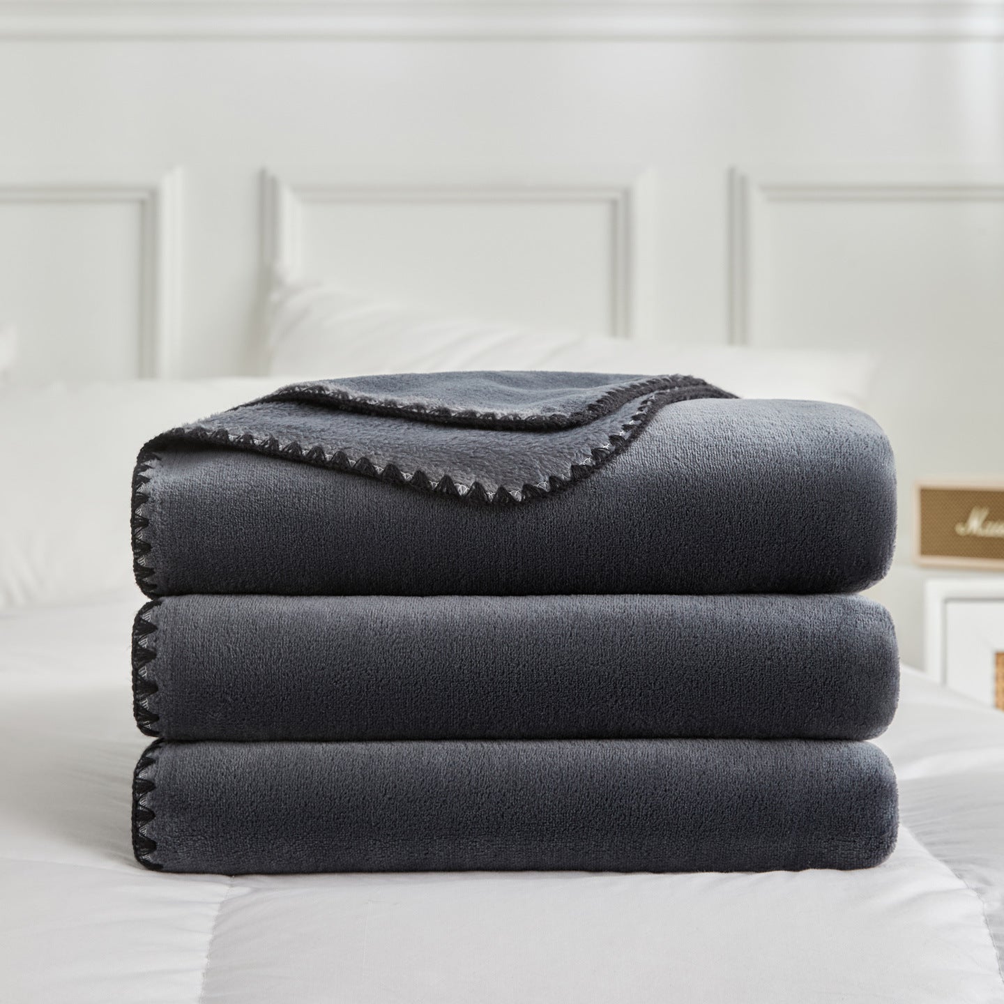 Soft Flannel Throw Blanket for Sofa & Bed Comfort