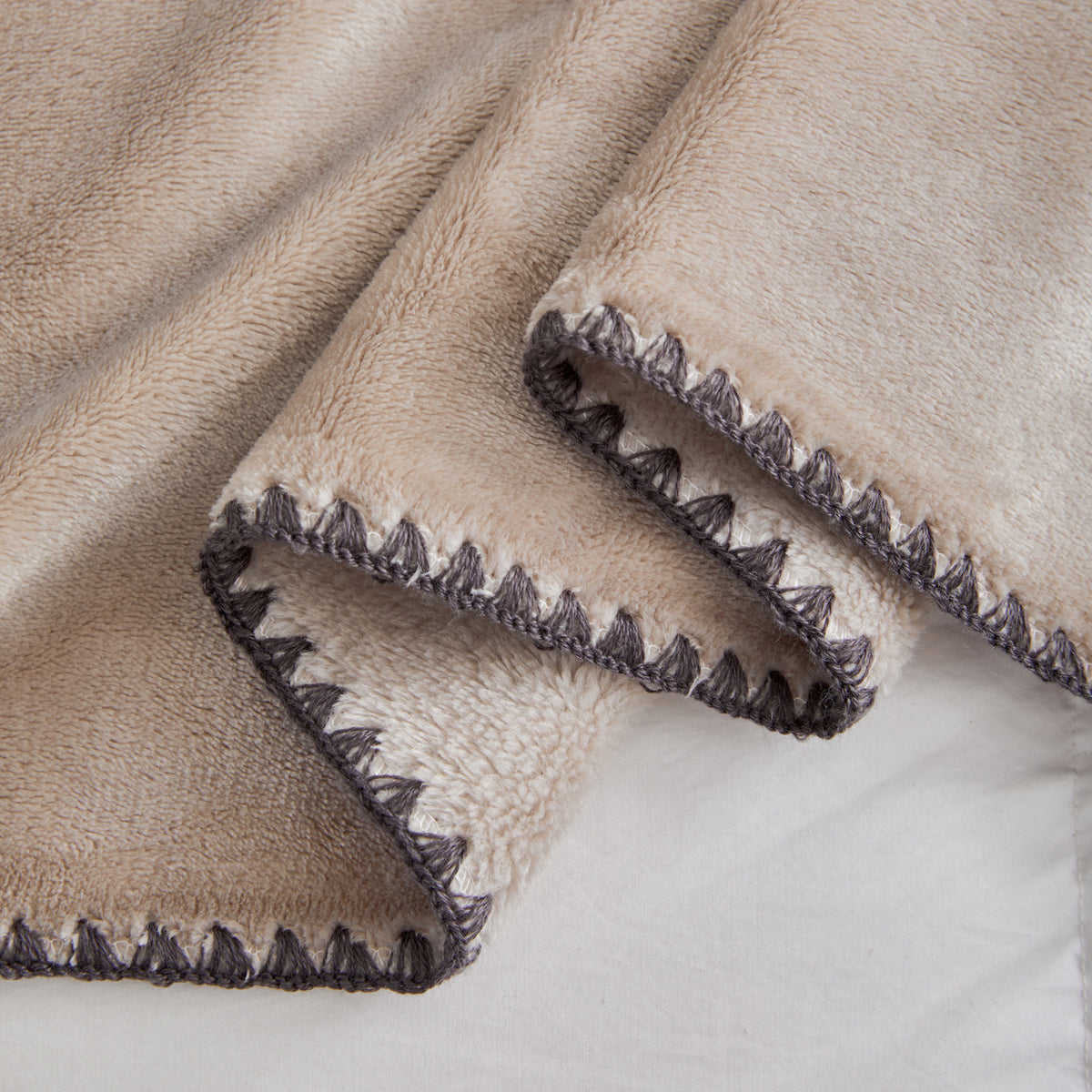 Soft Flannel Throw Blanket for Sofa & Bed Comfort