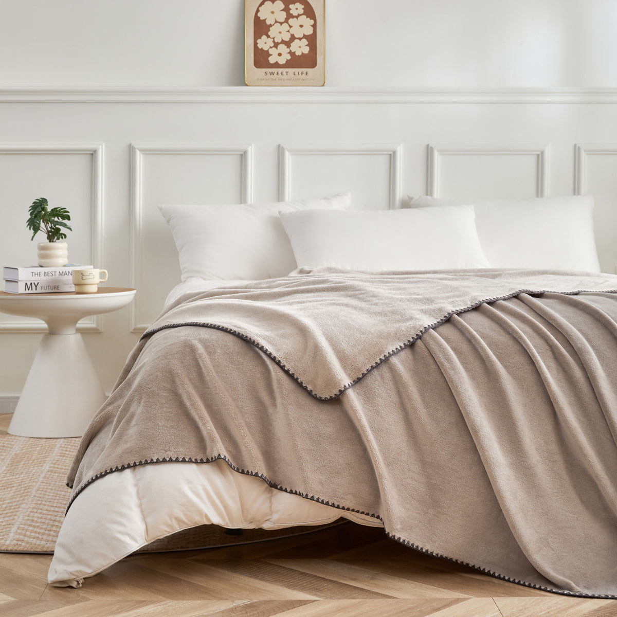 Soft Flannel Throw Blanket for Sofa & Bed Comfort